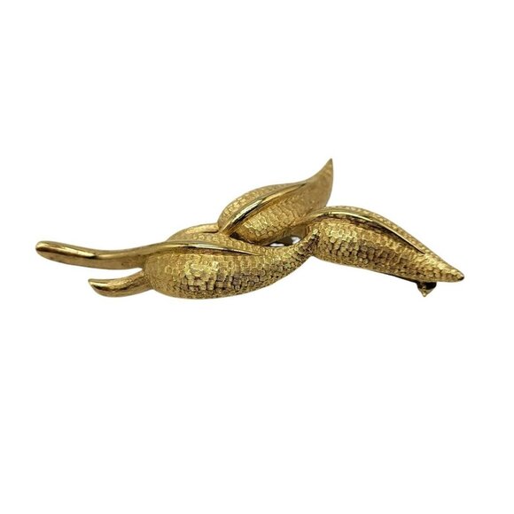 1960s Large Monet Gold Tone Three Leaf Brooch Pin Open Work Signed Estate - Picture 3 of 4